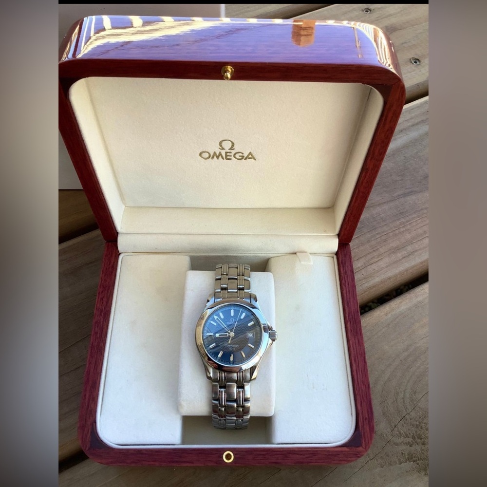 Mens OMEGA SEAMASTER stainless steel watch with authentic mahogany box - Picture 2 of 8